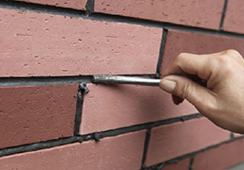 5,应采用配套的勾缝钢筋条来拉缝,拉出的缝要深凹,饱和,光滑.